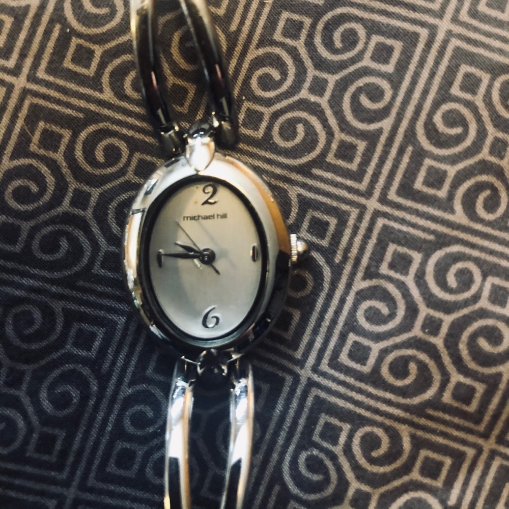 FREE with $50 purchase 🤩 Michael Hill watch - Picture 2 of 2